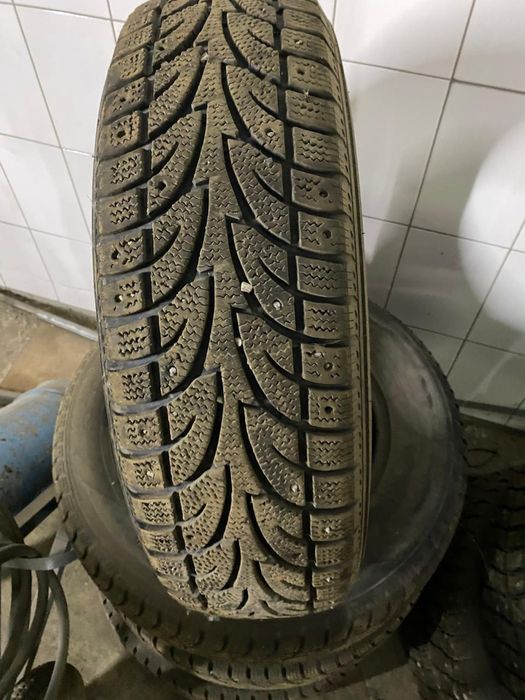 Шины шипованные продам