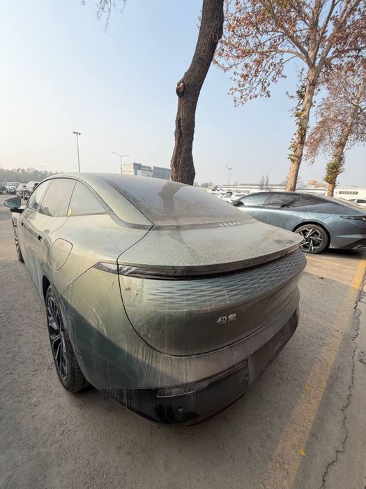 Electromobil Zeekr 007