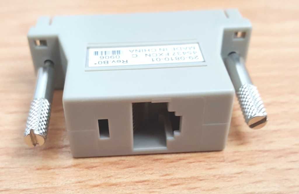 Consolă adaptor DB 25 mamă RJ 45 mamă