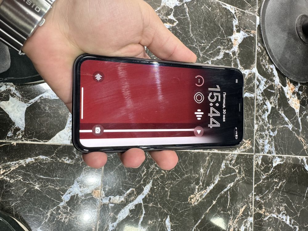 iPhone 11 yengi 300$