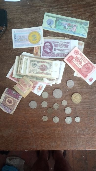 СРОЧНО Продам коллекционные монеты