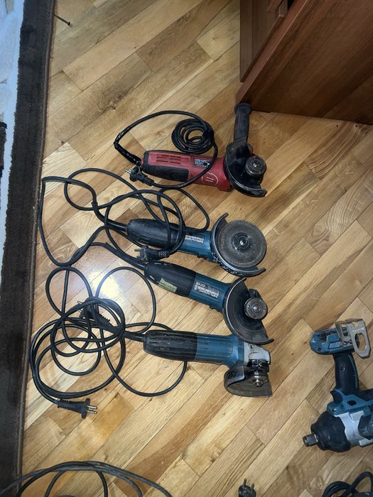 Болгарка и шлифованный аппарат