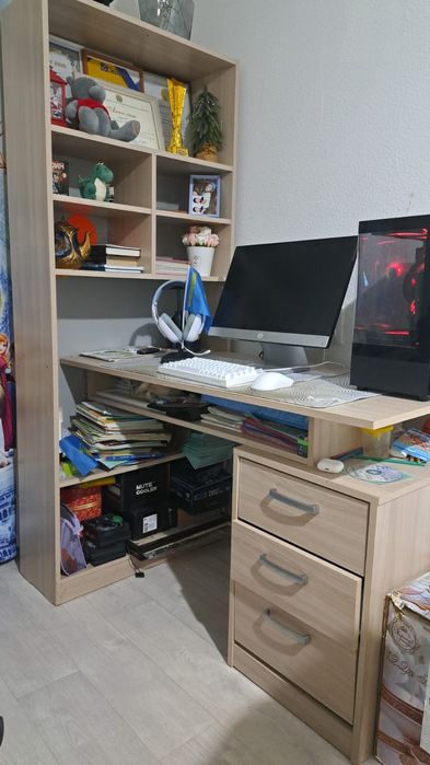 Компьютерный стол в отличном состоянии