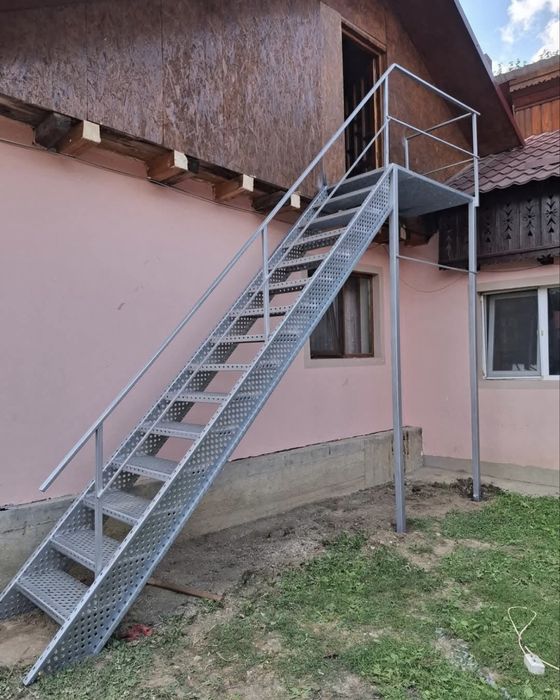 Scări metalice zincate