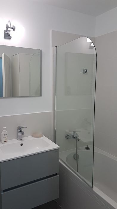 Dau în chirie apartament