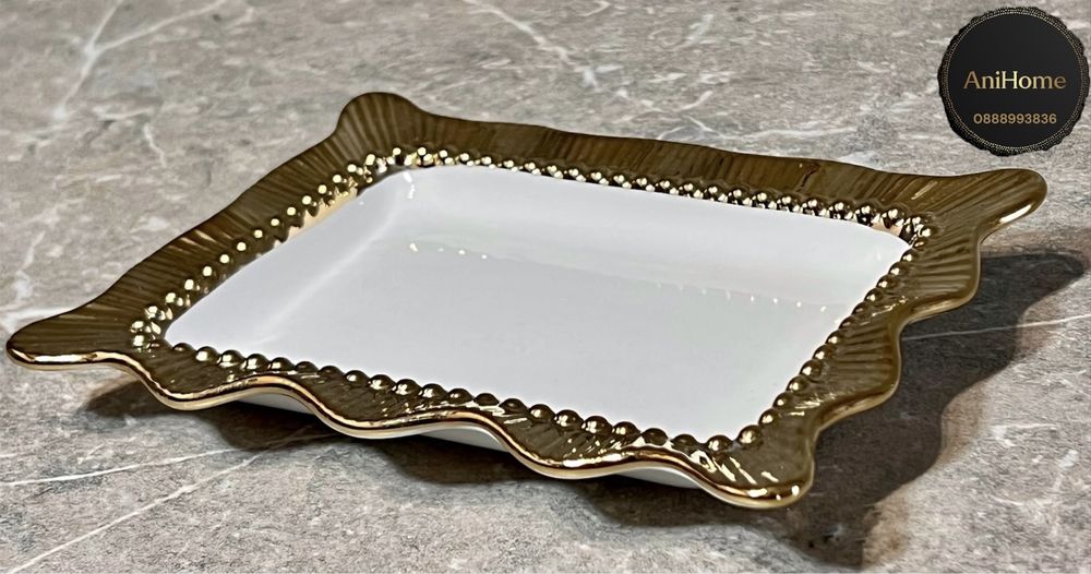 Луксозна керамична чиния със златни орнаменти