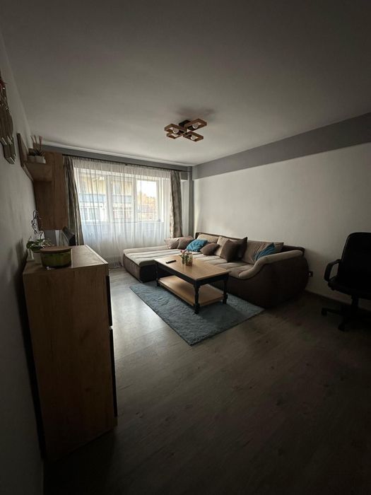 Vand apartament renovat si decomandat