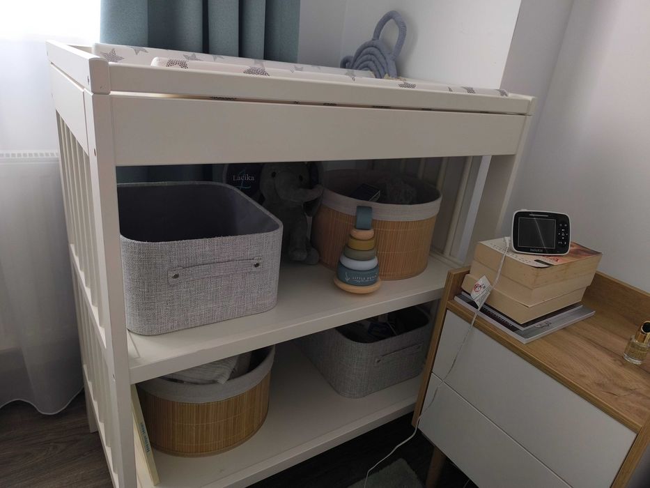 Masa de infasat pentru bebelusi