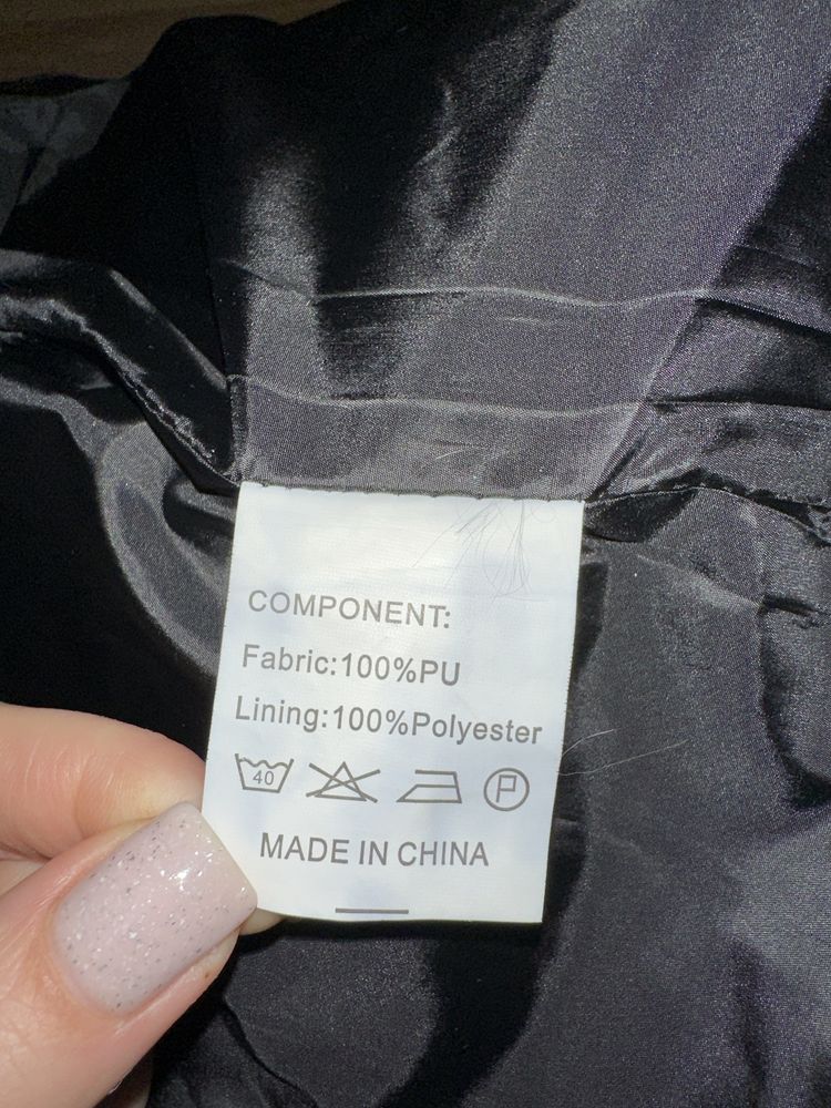 Продам куртку новую
