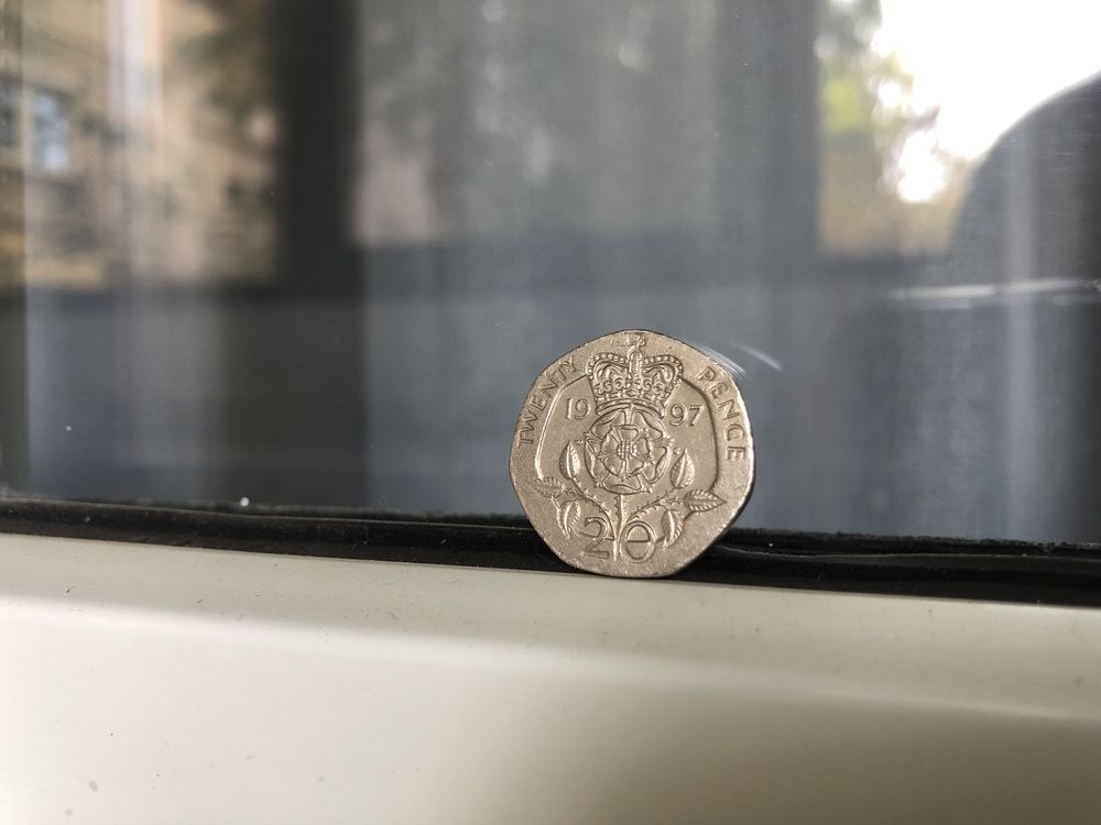 Monedă 20 pence UK, an 1997 cu regina Elizabeth II (transport gratuit)