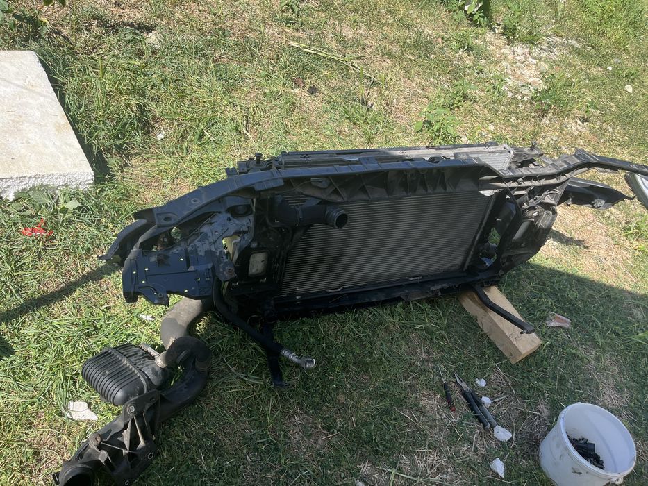 Vand față completa audi a4 b8