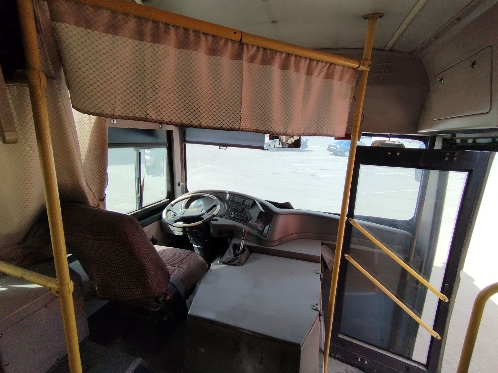 Автобус Dong Feng 2013 года в хорошем техническом состоянии