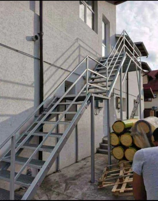 Scara zincate la comanda