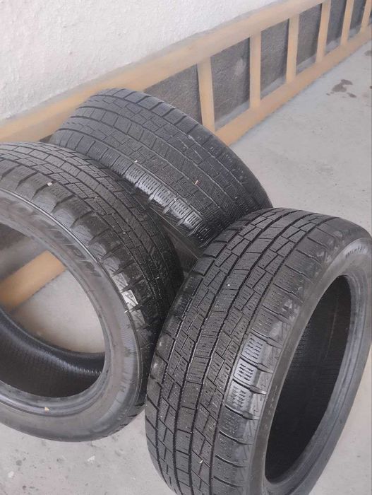 Продам резину р17 215,55  зима липучка 3 штуки
