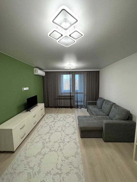 Дава се под наем Двустаен апартамент в София, Люлин 7 - 69 кв.м за 350 € - Снимка #1