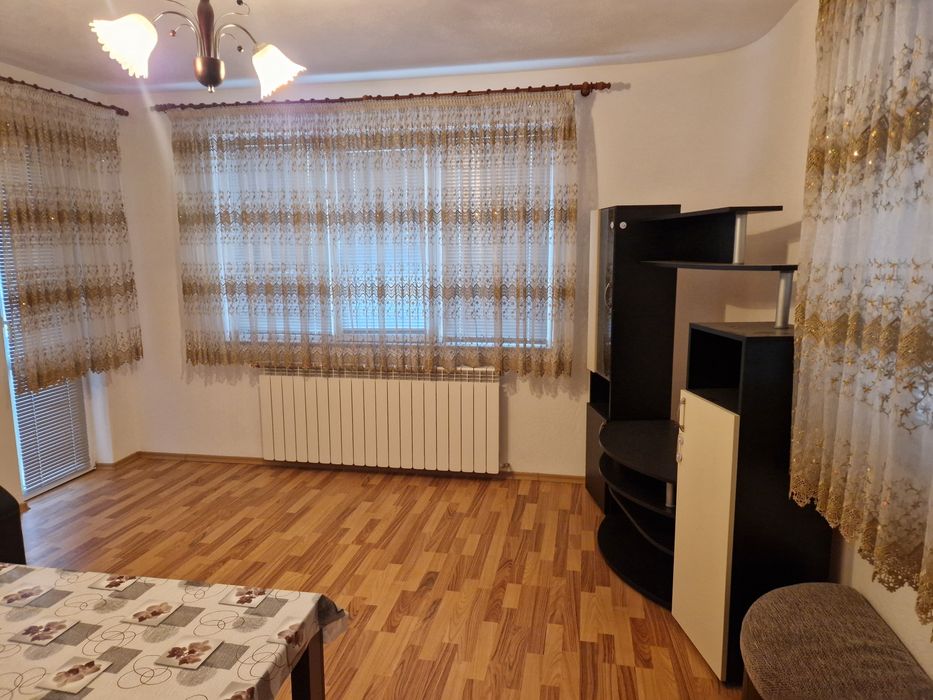 Давам под наем  етаж от къща  в Асеновград  !