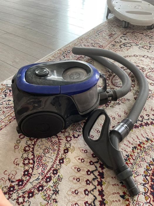 Пылесос Samsung sc18m21A0sb