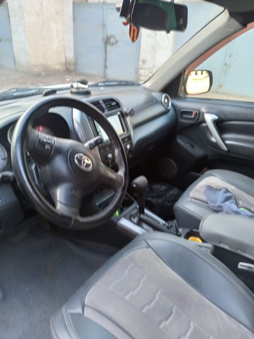 Продается Toyota RAV4