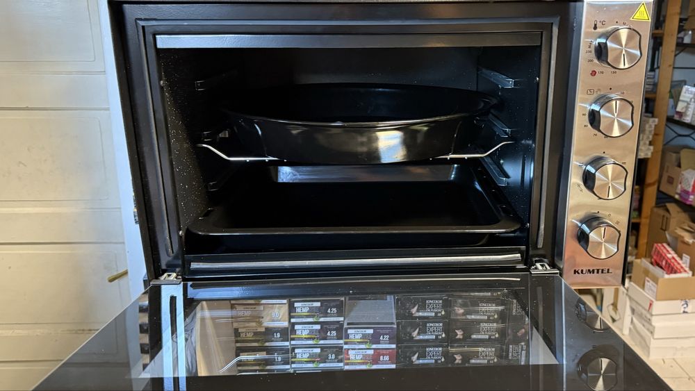 Vând  CUPTOR electric KUMTEL NOU 70 l