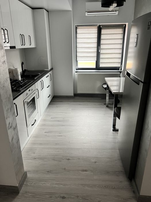 Apartament cu doua camere decomandat ,parcare si terasa