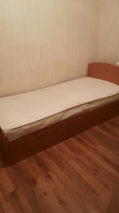 Кровать односпальная, столы