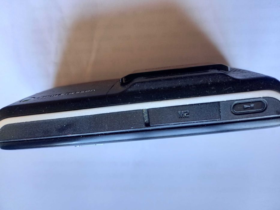 мобилeн телефон ZTE Blade 50 и  Sony Ericsson K800