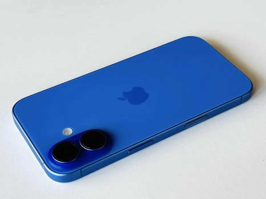 Iphone 16 128GB Ultramarine Гаранция 6 месеца