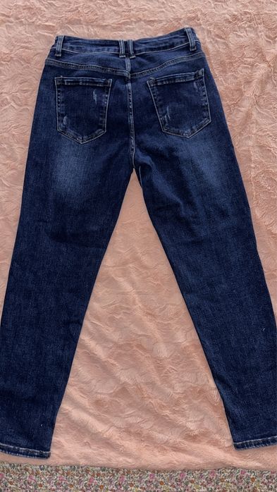 Тъмно сини дънки