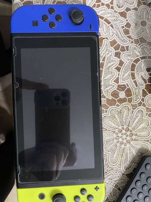 Nintendo swich + 64 GB микро сд карта подарък