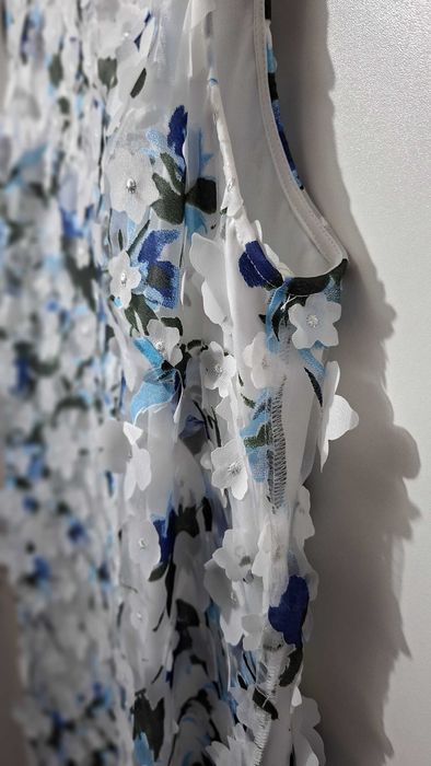 Karl Lagerfeld бяла рокля с 3D флорални апликации – EU 36 / EU 40