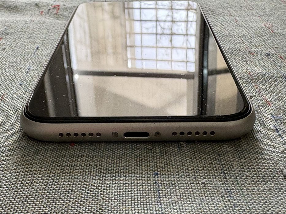 Vand iphone 11 64gb garantie pana in ianuarie 2026