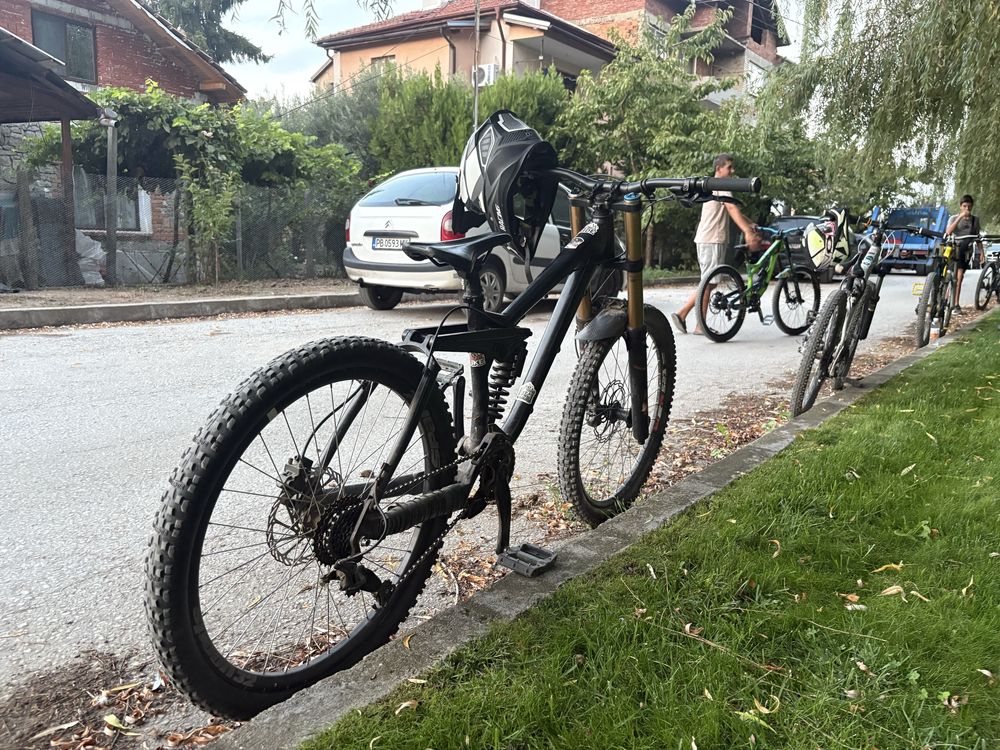 Продавам колело Kona stinky DH (DownHill)