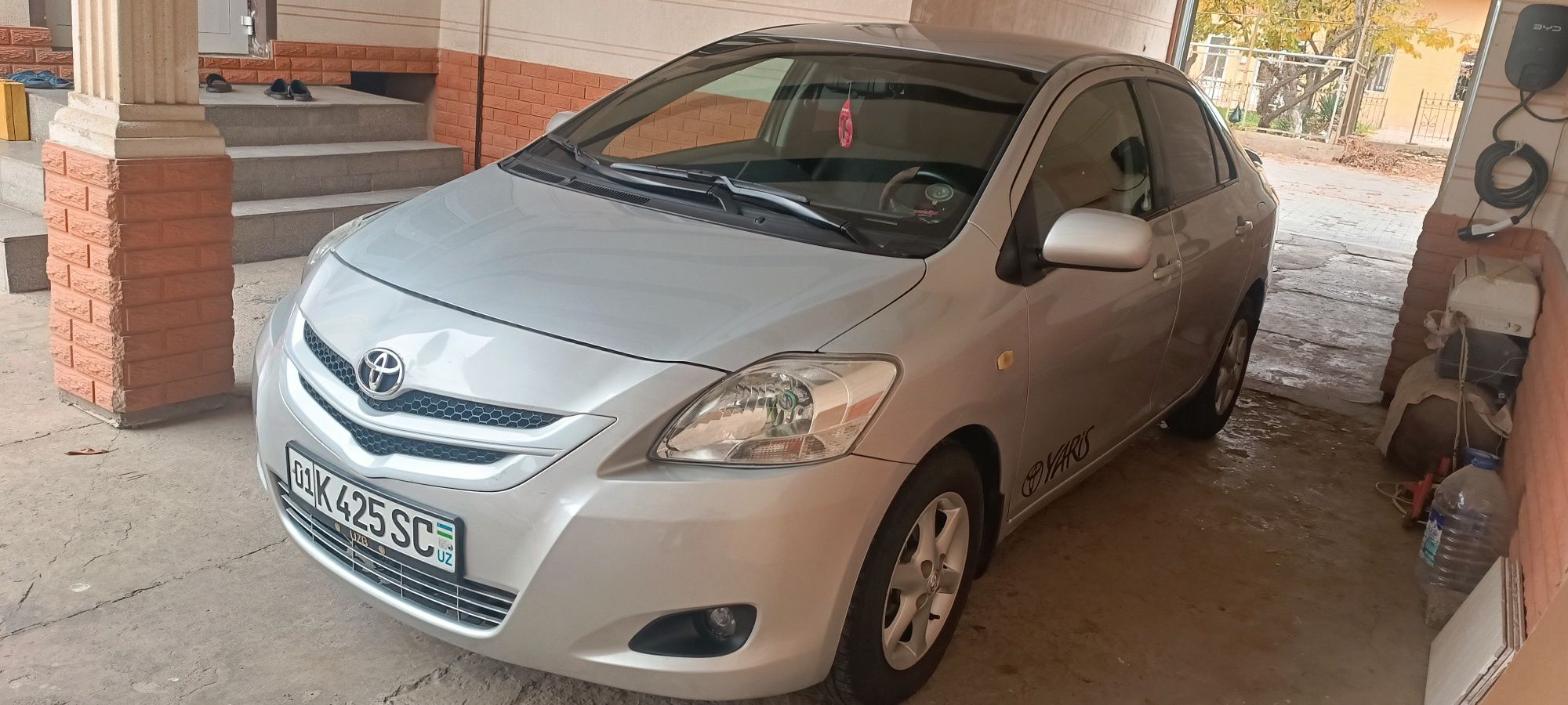 Tayota yaris        .