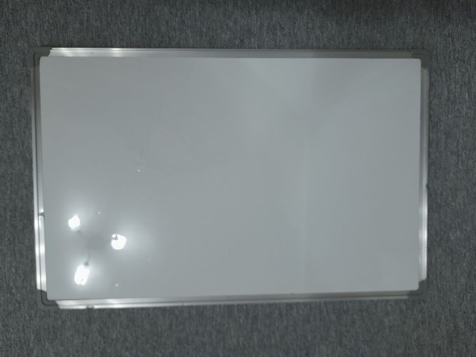 Tablă magnetică albă