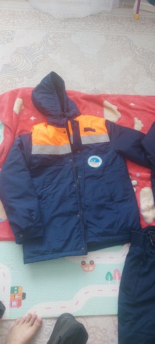 Спецодежда огнеупорный со светоотрожающие полосы.новый хорошего