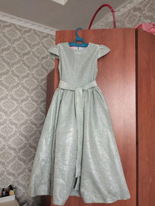 Платье девочек продам