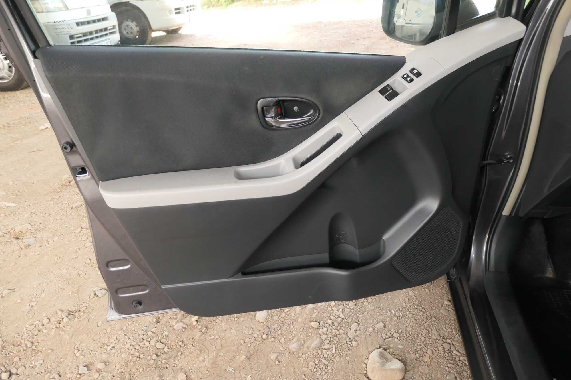 Toyota Yaris 1.33 Dual VVTI 101кс 6ск SOL КЛИМАТРОНИК ДЖАНТИ