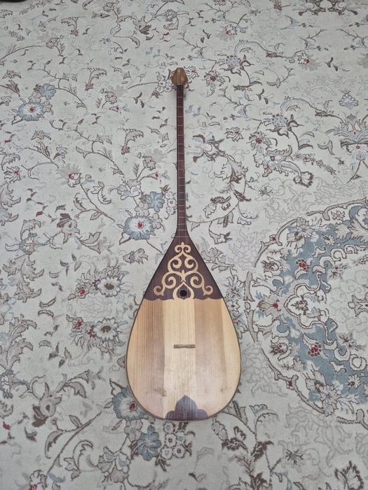 Домбыра сатылады