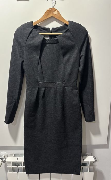 Елегантна рокля от вълна с дълъг ръкав