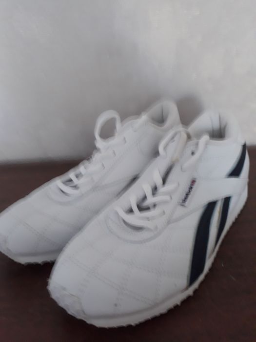 Недорого кроссовки новые, очень хорошей фирмы REEBOK. Оригинал. 36 р