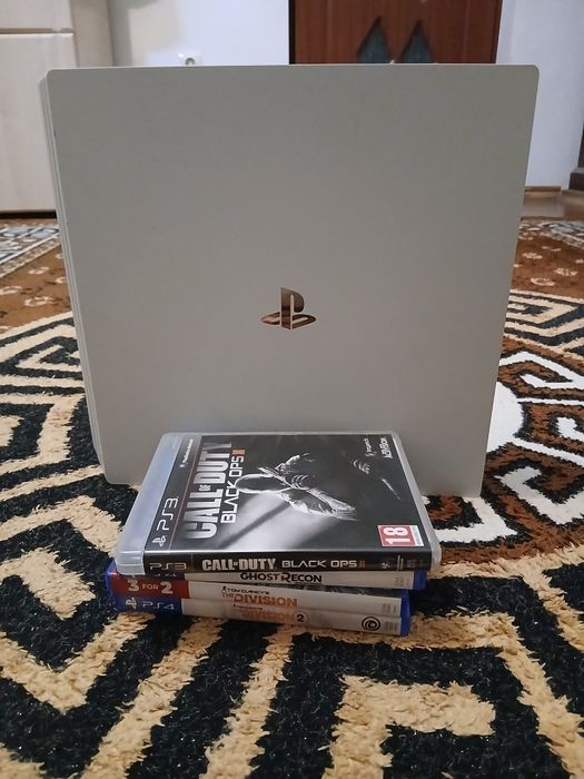 Vând PS4pro+jocuri