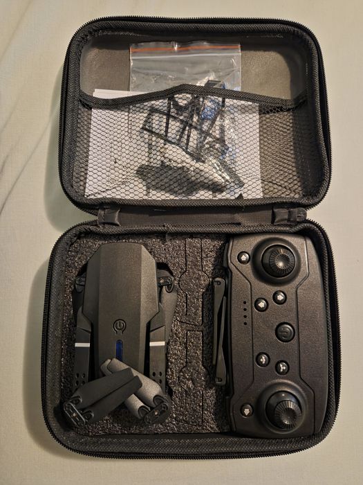 Vând drona perfect functionala