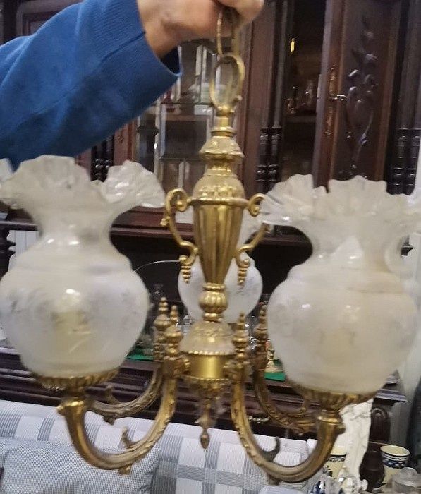 Spectaculos candelabru din bronz masiv cu 5 brațe și abajururi sticla