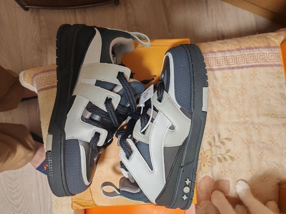 Adidași foarte buni