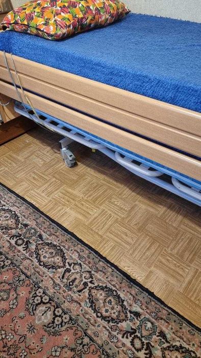 Електрическо легло с падащи бордове и повдигане на горнатадолната част