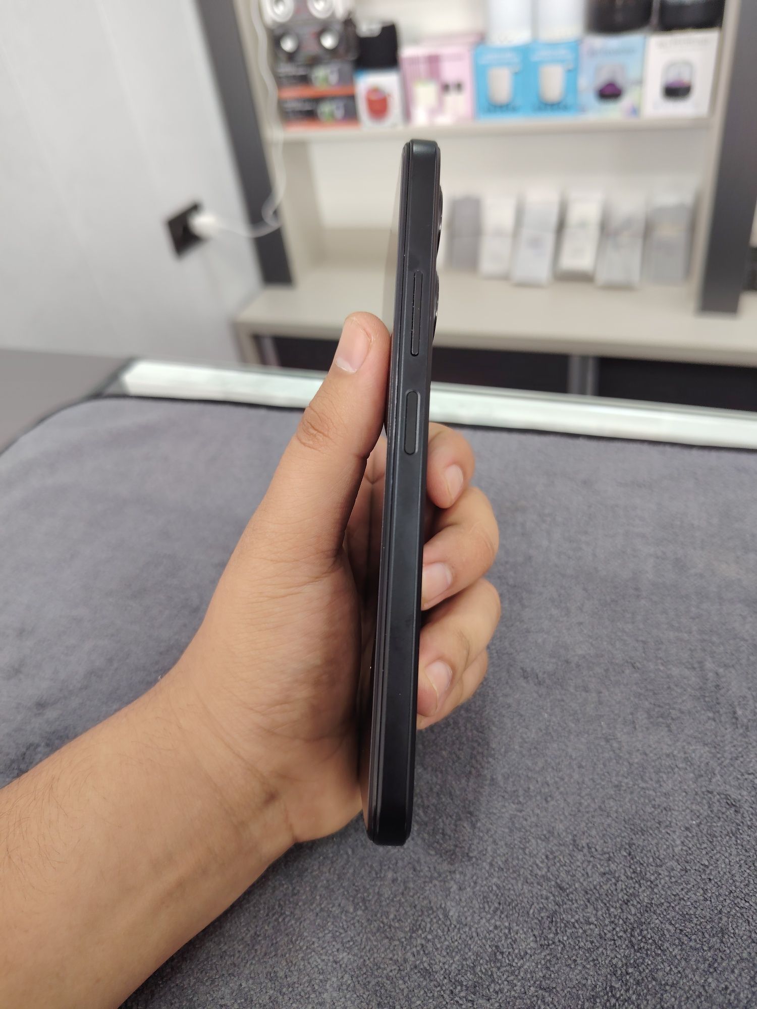 Ajib telefoni kafolati bilan