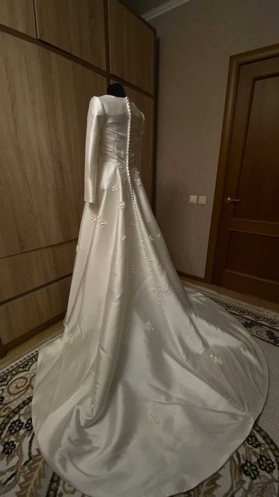 Свадебное закрытое платье