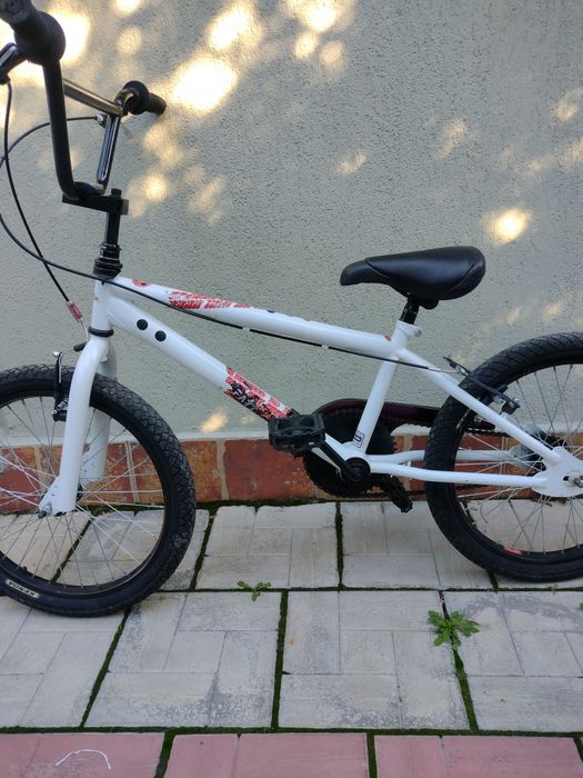 Bicicleta BMX r 20 trimit