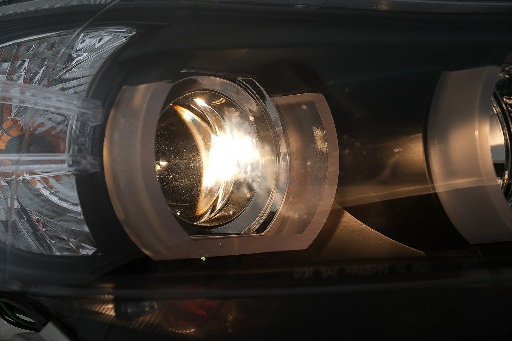 Faruri U-LED 3D cu halogen potrivite pentru BMW Seria 3 E90 Limuzină E