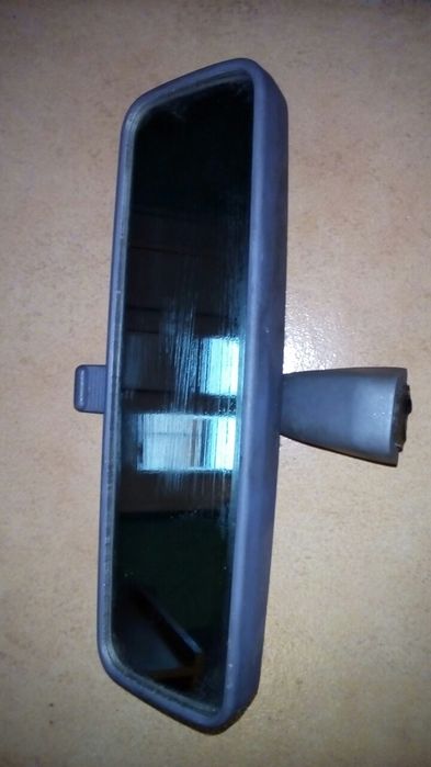 Oglinda retrovizoare